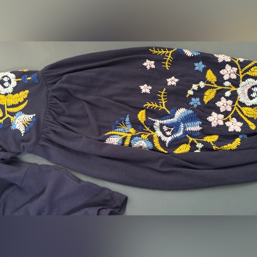 Free People Navy Blue Embroidered Blouse w Juliette Sleeves Sz M - Picture 11 of 16